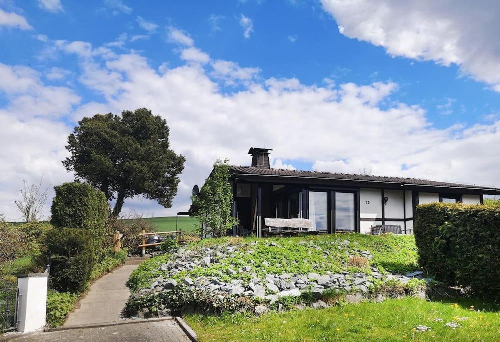 Ferienhaus Lena Im Sauerland Direkt Am Hennesee Meschede Exterior foto