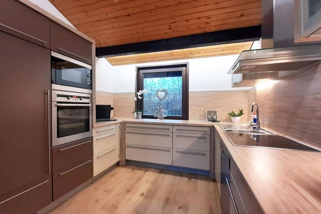 Ferienhaus Lena Im Sauerland Direkt Am Hennesee Meschede Exterior foto